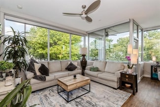 275 N Linn St, Iowa City, IA 52245