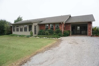 6677 NE King Rd, Apache, OK 73006