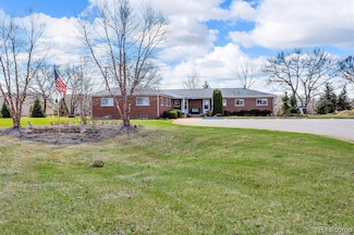 27036 Sandy Hill Ln, Lyon Charter Township, MI 48165
