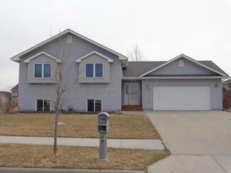 1428 Saint Marys Dr, Crookston, MN 56716