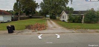 124 S 12th St, Nederland, TX 77627