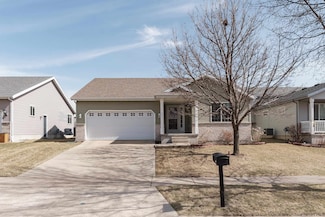 355 S Goldenrod Dr, Sun Prairie, WI 53590