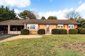40 Parkview Dr, Waynesboro, VA 22980