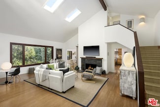 1825 Stanwood Dr, Santa Barbara, CA 93103