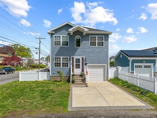 3875 South St, Seaford, NY 11783