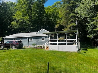 419 Coach Rd, Chester, VT 05143