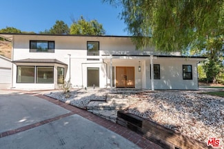 23201 Oxnard St, Woodland Hills, CA 91367