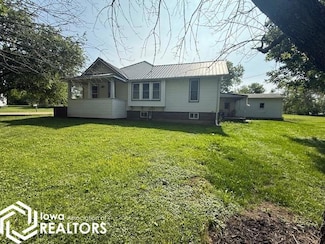 104 E Lincoln St, Winfield, IA 52659
