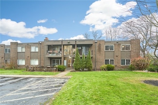 10744 Valley View Rd Unit B13, Northfield, OH 44067