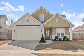 1808 W Saddlebrook Ln, Rogers, AR 72758