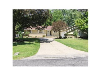 6801 Eastgate Dr, Mayfield, OH 44143