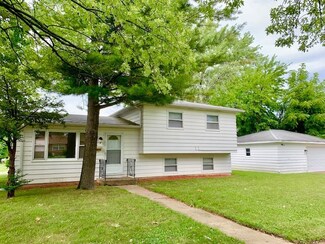 840 Buck Ave, Waukegan, IL 60087