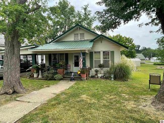 302 Locust St, Providence, KY 42450