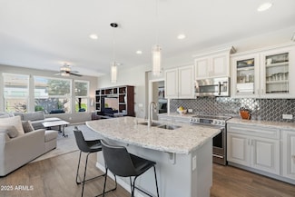 918 E Cobble Stone Dr, San Tan Valley, AZ 85140