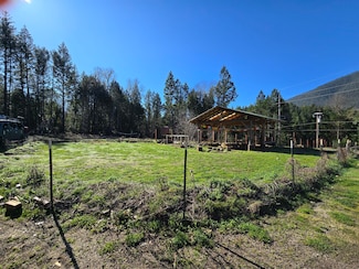 138 Warren Rd, Selma, OR 97538
