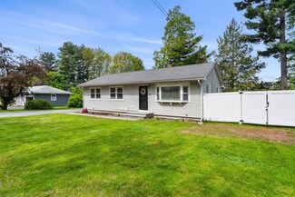 17 Cedar St, Hudson, NH 03051