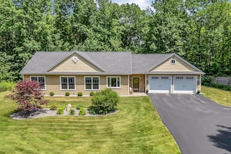 187 Hickory Dr, Auburn, ME 04210
