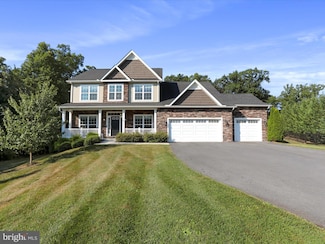 43 Kanawha Ct, Falling Waters, WV 25419