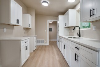 2406 White Oak Trail, Granbury, TX 76048