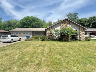 1212 Glenwick Dr, Logansport, IN 46947