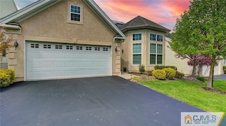 41 Edgemere Dr, Kendall Park, NJ 08824