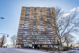 6050 Kennedy Blvd E Unit 9B, West New York, NJ 07093