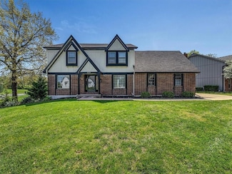 525 NE Olympic Ct, Lees Summit, MO 64064