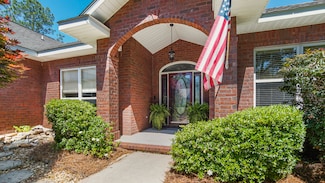 554 Magnolia Lake Dr, Defuniak Springs, FL 32433