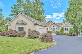 451 Sourwood Dr, Hardy, VA 24101