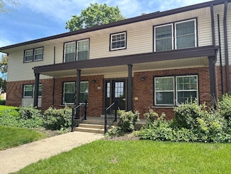 209 Washington Square Unit 209D, Elk Grove Village, IL 60007