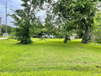 1601 North Ave S, Freeport, TX 77541