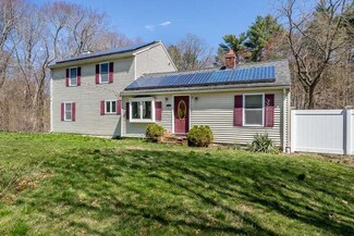 41 Oak St, Norton, MA 02766