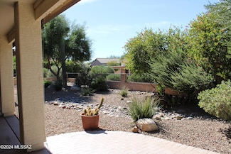 1451 N Old Adobe Dr, Green Valley, AZ 85614