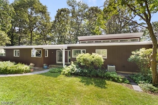 27 Skyline Dr, Morristown, NJ 07960