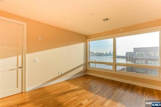 15 Somerset Ln Unit B111, Edgewater, NJ 07020
