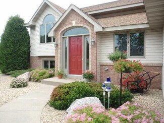 8870 8870 Autumn Oaks Dr, Rockford, MN 55373