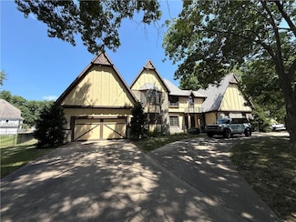 11210 Juniper Dr, Leawood, KS 66211