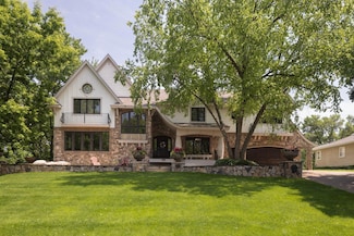 4913 W Sunnyslope Rd, Edina, MN 55424