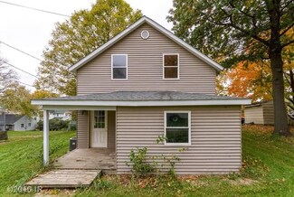 305 N 6th St, Guthrie Center, IA 50115