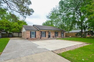 2719 Mustang Rd, Alvin, TX 77511
