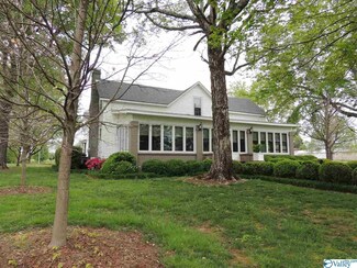 1910 Elkton St, Athens, AL 35614