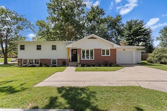 200 N Union Dr, Monticello, IL 61856
