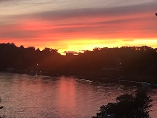 8B Poor Farm Rd, Salisbury, MA 01952