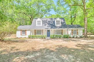5700 Country Squire Dr, Milton, FL 32570