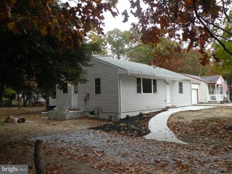 27 W Cloverdale Ave, Pine Hill, NJ 08021