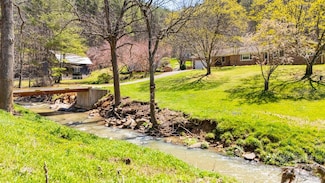6334 Jacks Creek Rd, Burnsville, NC 28714