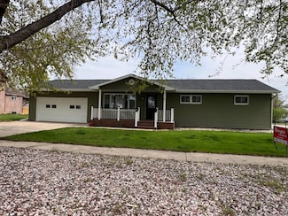 710 S Saunders Ave, Sutton, NE 68979