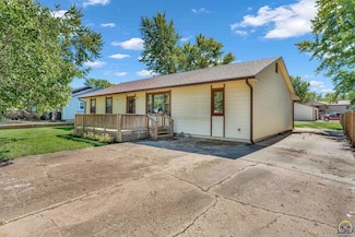 221 Center St, Carbondale, KS 66414