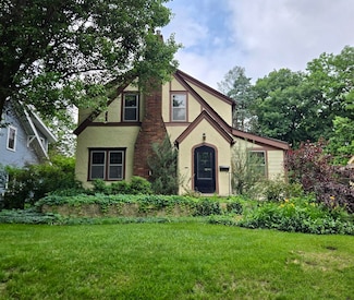 911 Ridgewood Ave, Ames, IA 50010