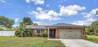 10560 95th St, Seminole, FL 33777